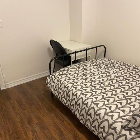 Budget Quad Room With En Suite Bathroom 36B Toronto Zewnętrze zdjęcie